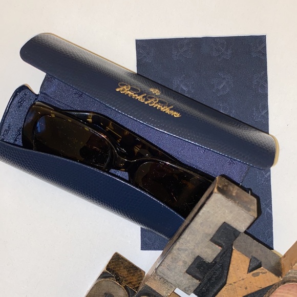👓🐑BROOKS BROTHERS Clamshell Eyeglass Case/Cloth - Picture 8 of 10